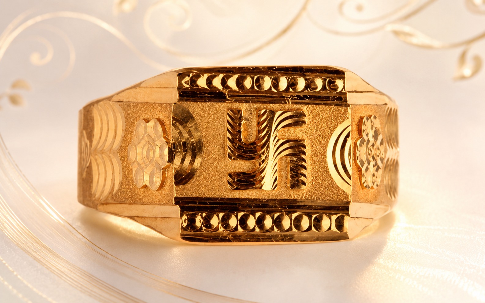 Premium Gold Gents Ring